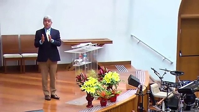 Mulher viraliza nas redes sociais por ter um chip na mão