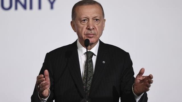 Prag'da Cumhurbaşkanı Erdoğan'a açıkça soruldu: Bir gece ansızın gelebiliriz mesajınızla Yunanistan'a saldırabiliriz mi diyorsunuz?