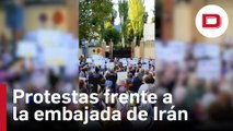 Fuertes protestas frente a la embajada de Irán en Madrid por Mahsa Amini