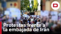 Fuertes protestas frente a la embajada de Irán en Madrid por Mahsa Amini