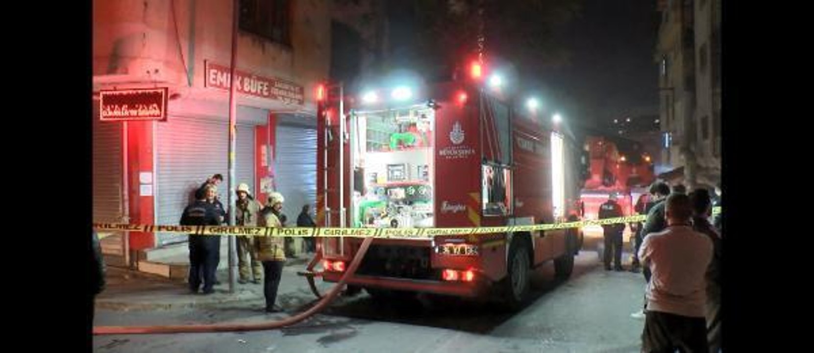 Son dakika haber: GÜNGÖREN'DE AYAKKABI İMALATHANESİNDE YANGIN