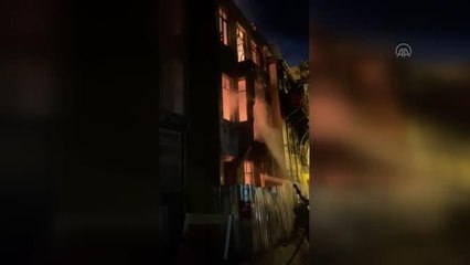 Son dakika haber! Fatih'te metruk binada çıkan yangın söndürüldü