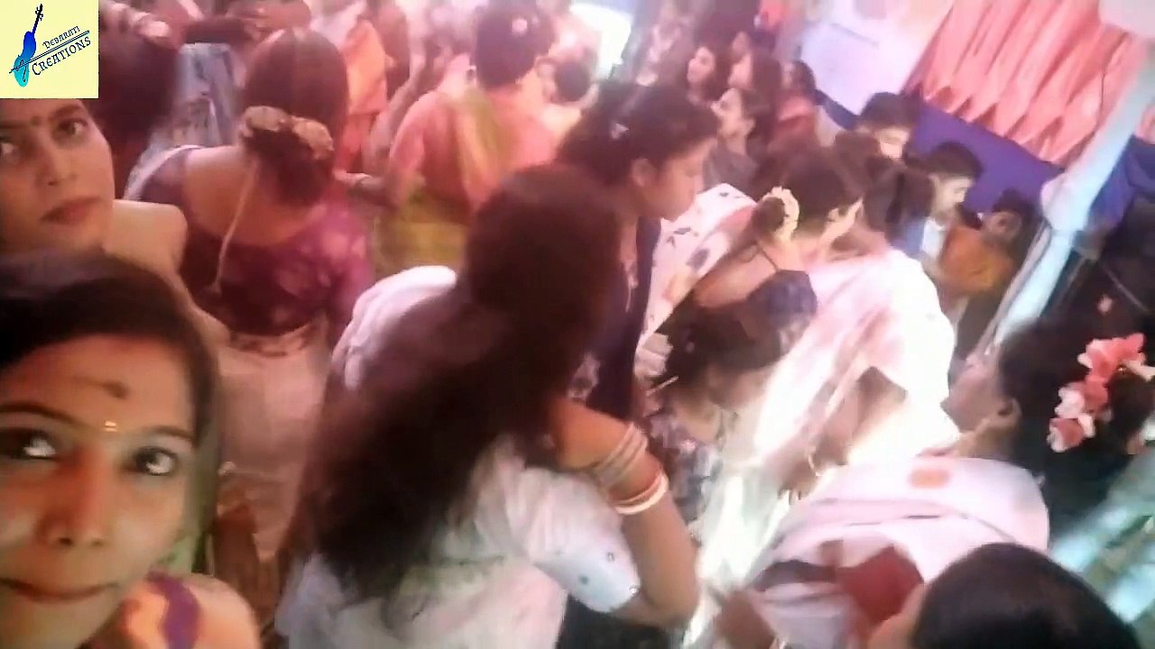 বিজয় দশমীতে সিঁদুর খেলায় বউদিদের উল্লা উল্লা নাচ