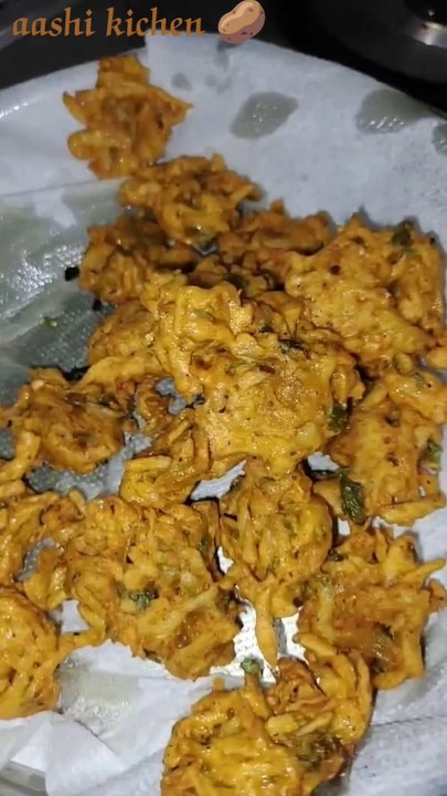 CRISPY POTATO LACCHA PAKORA| ALOO LACCHA PAKORA| CRUNCHY PAKORA RECIPE | ALOO PAKORA