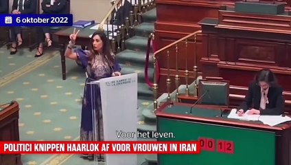 وزيرة الخارجية البلجيكية تقص خصلة من شعرها دعما للمرأة الإيرانية