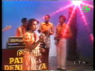 Menna awurudu kale by Mariyazelle Gunethilake From Torana Archives