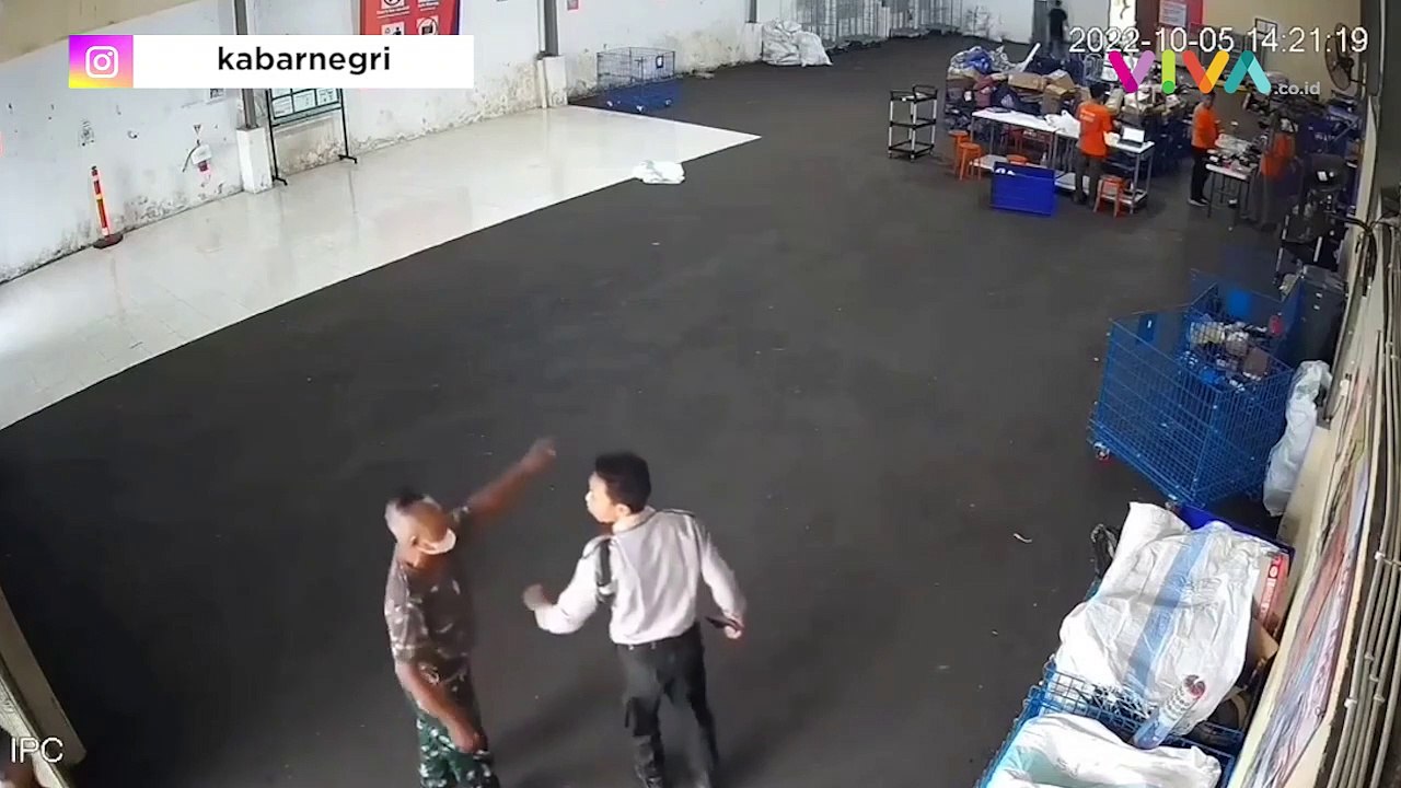Gegara Pesanan Barang, Oknum TNI Baku Hantam dengan Satpam