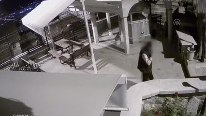 Tarihi camilerden musluk ve kablo çalan iki şüpheliden biri tutuklandı