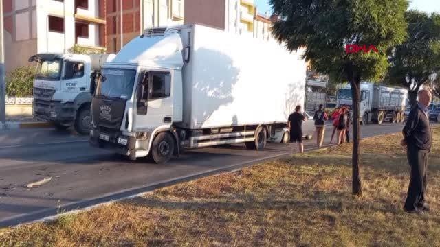 SANDIKLI'DA ZİNCİRLEME KAZADA MADDİ HASAR MEYDANA GELDİ