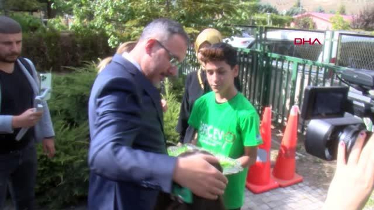 Bakan Kasapoğlu, serebral palsili çocuklarla buluştu
