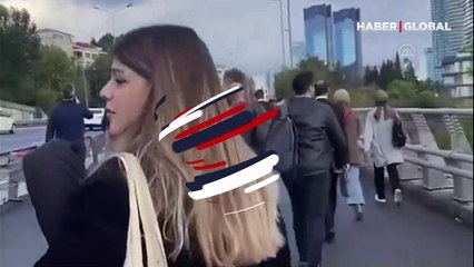 İstanbul'da arızalanan metrobüsün yolcuları durağa kadar yürüdü