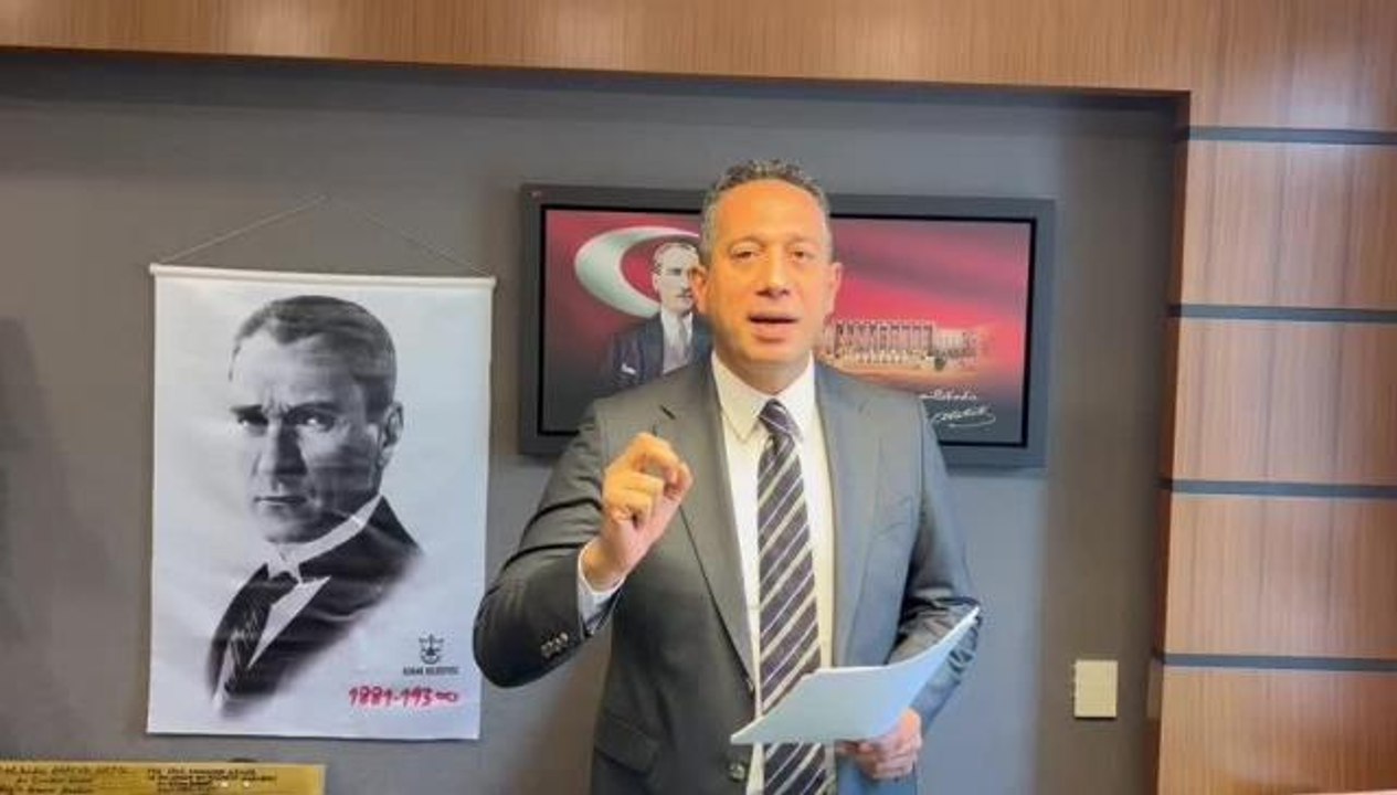 Ali Mahir Başarır: Her 10 Öğrenciden 9'u Sokakta Ama Yine de Beyefendi'ye Biz Lüks Araba Kiralıyoruz