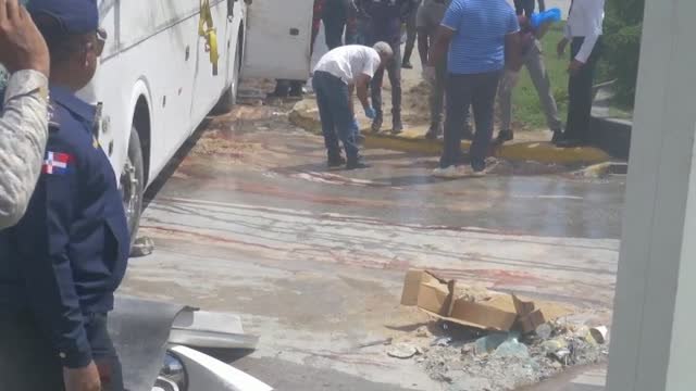 Mueren dos turistas tras volcarse un autobús en República Dominicana
