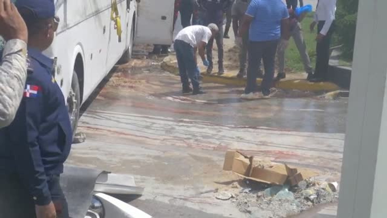 Mueren dos turistas tras volcarse un autobús en República Dominicana