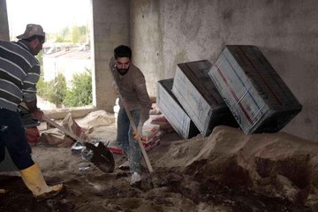 İnşaat işçisi ilk şiir kitabını çıkardı