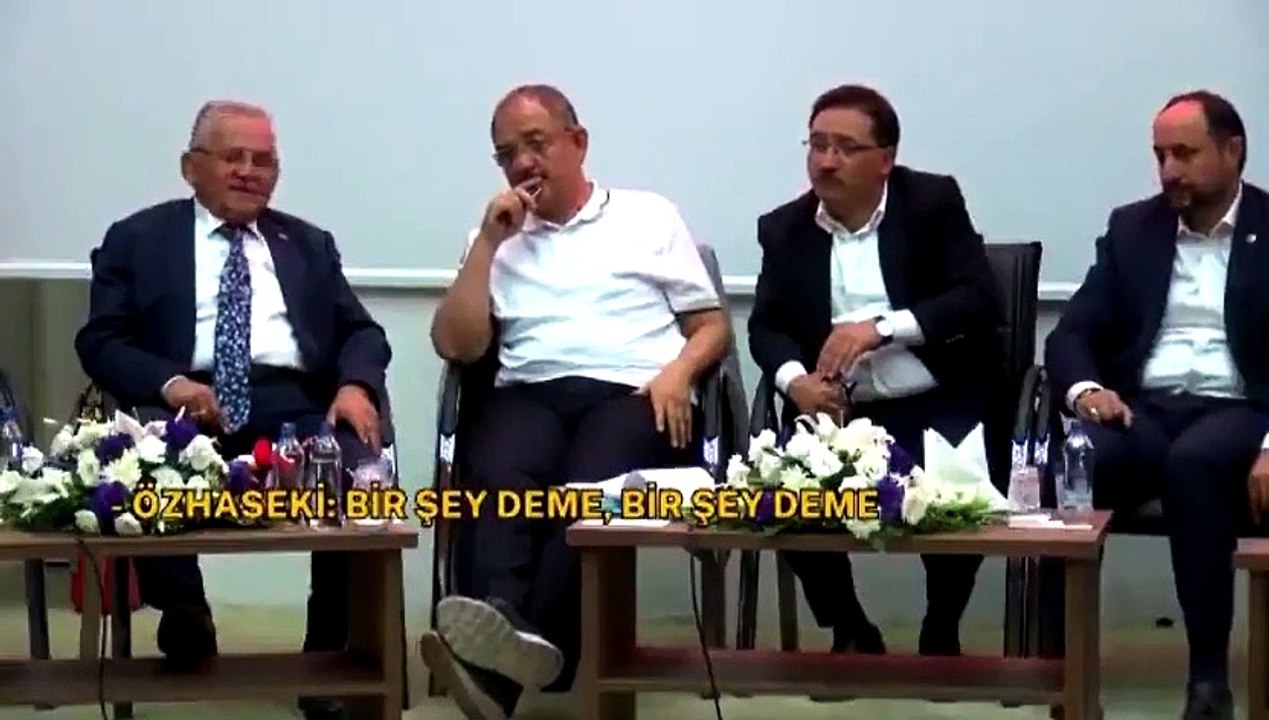 'He de geç!' Özhaseki ile AKP'li başkan mikrofonu unutunca...
