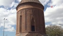 Bitlis haberi: Ahlat'ta Türk büyüklerinin mezarları araştırılıyor
