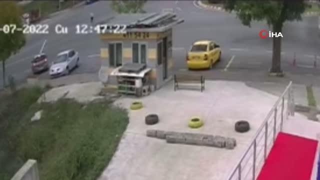 Freni boşalan kamyon taksi durağını biçerek şarampole uçtu... O anlar kamerada