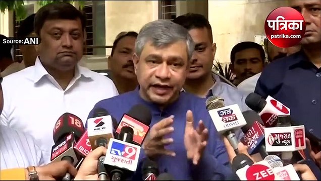 भैंस की टक्कर से डैमेज हुई वंदे भारत, मजबूती पर सवाल उठे तो आया मंत्री का जवाब VIDEO