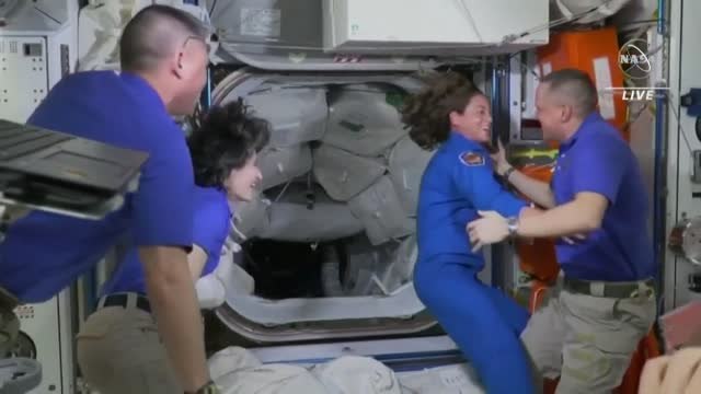 Cuatro nuevos astronautas llegan a la Estación Espacial Internacional