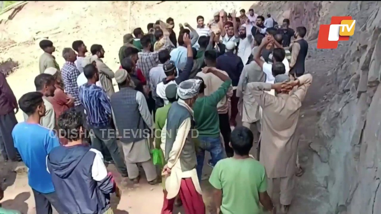 Massive Landslide in Kanga Gandhri Link Road in Jammu;18000 villagers affected