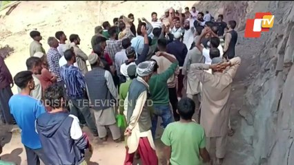 Massive Landslide in Kanga Gandhri Link Road in Jammu;18000 villagers affected