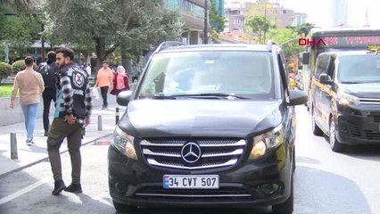 İSTANBUL-TAKSİ DENETİMİNDE MÜŞTERİ SEÇEN ŞOFÖRLER NEDENİYLE YÜRÜMEK ZORUNDA KALDI