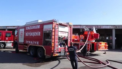 Sebze ve meyve halindeki iş yeri yandı