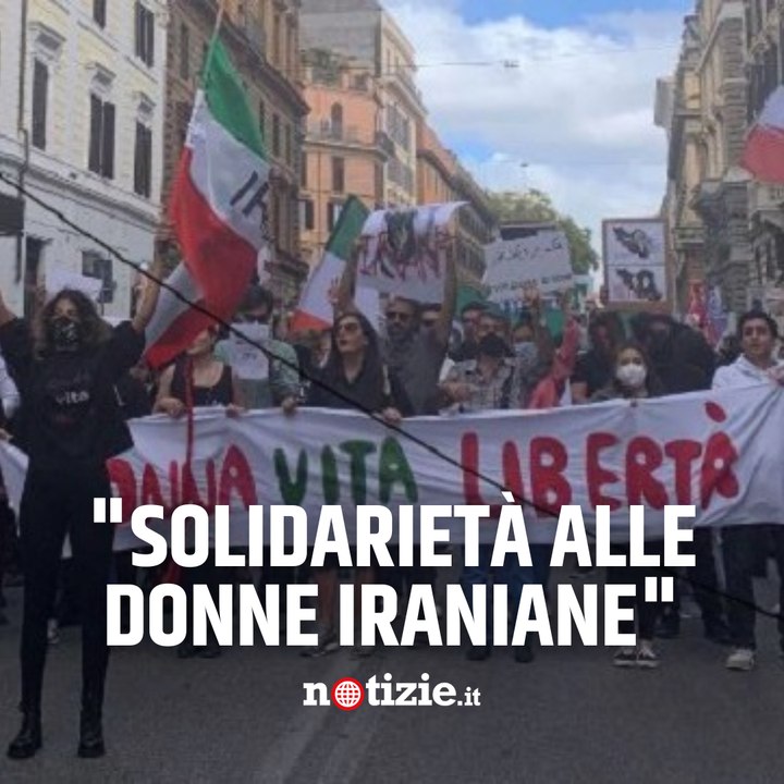 Aumentano le manifestazioni in Italia contro il regime iraniano: "Basta obbligo del velo in Iran"