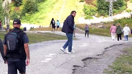 ''Ayılar açmasın diye yapılmış'' dedi ve... Cüneyt Özdemir'in bu videosu kahkahaya boğdu