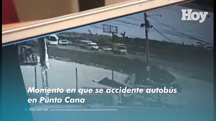 Momento en que se accidente autobús en Punta Cana