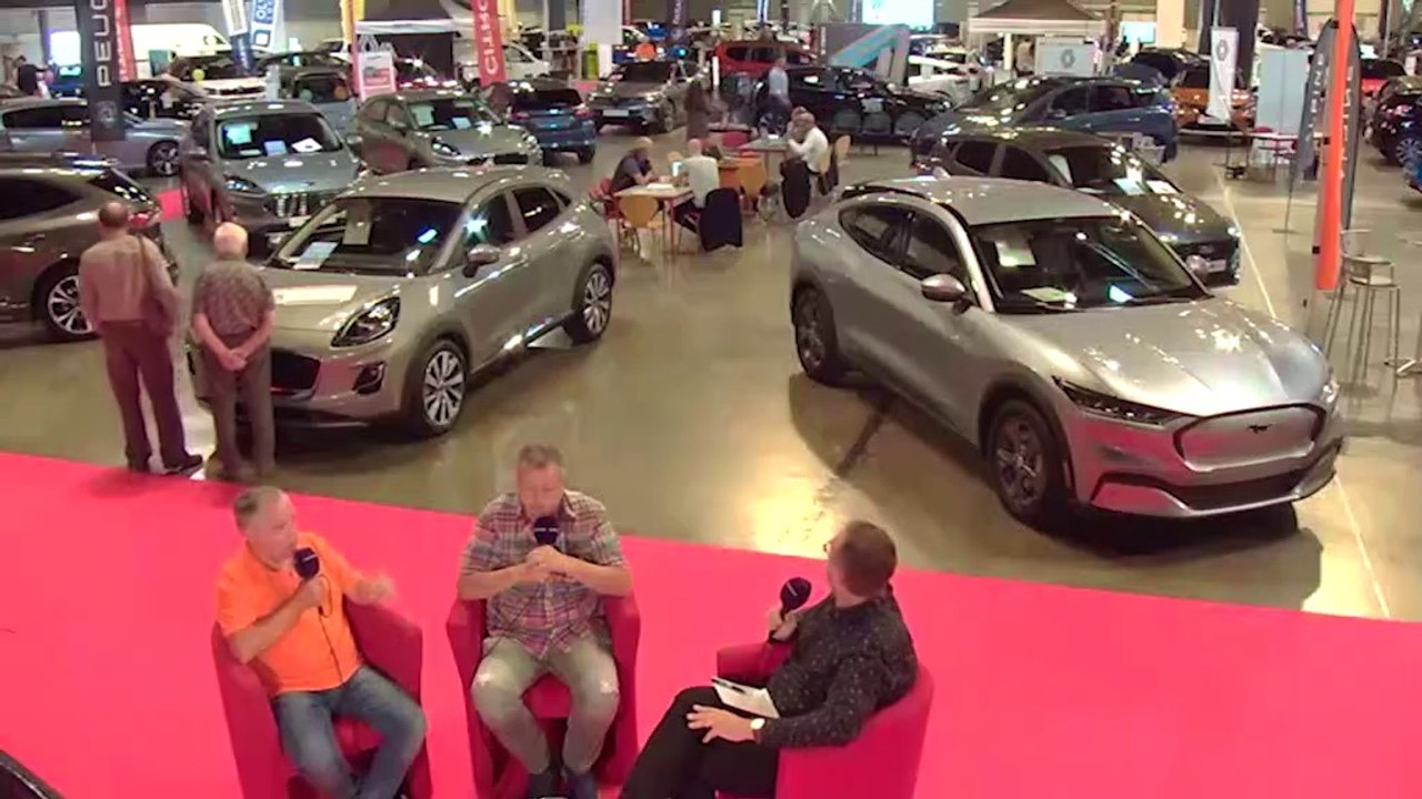 Martigues bouge : Le salon de l'auto remplit la Halle