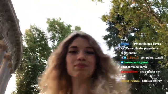 Alicia haciendo directo IRL en Twitch