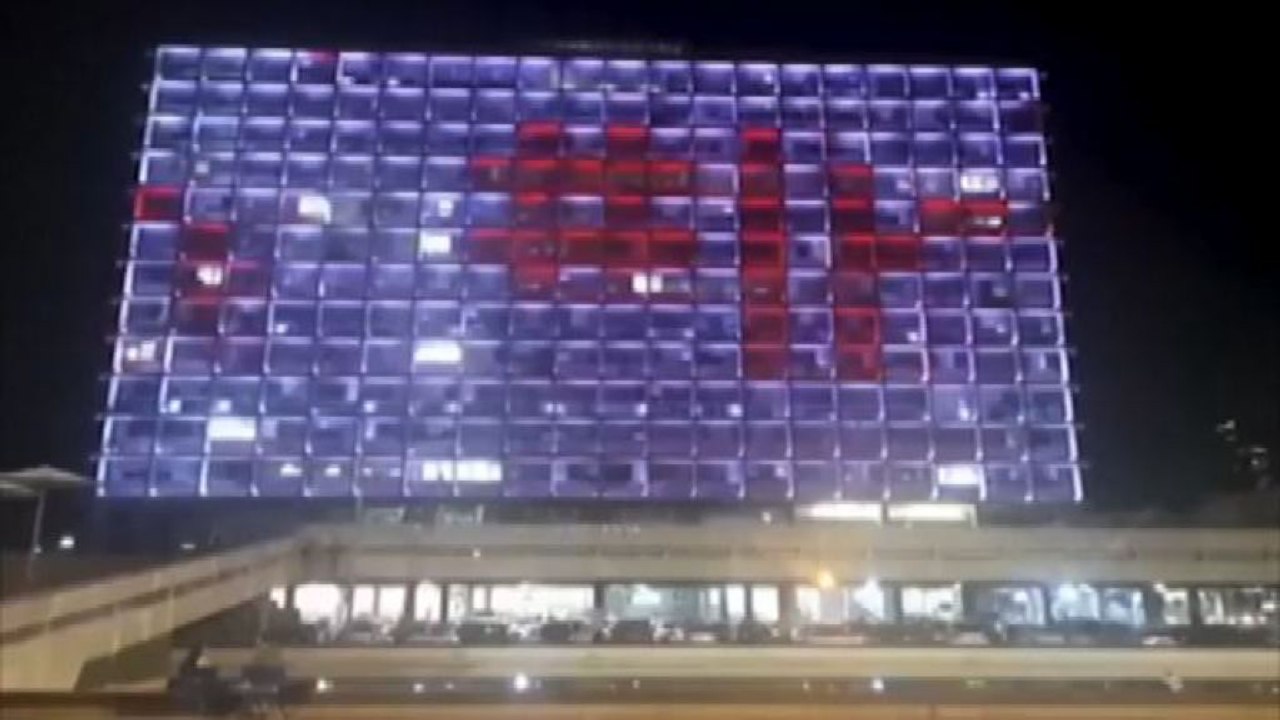 Iran, il municipio di Tel Aviv si illumina in sostegno alle donne