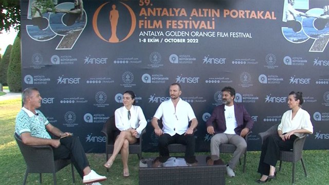 T24 Altın Portakal'da | 'Kar ve Ayı' filminin yönetmeni Selcen Ergun: Kimsenin sonuna kadar mutlu yaşamadığı bir masal