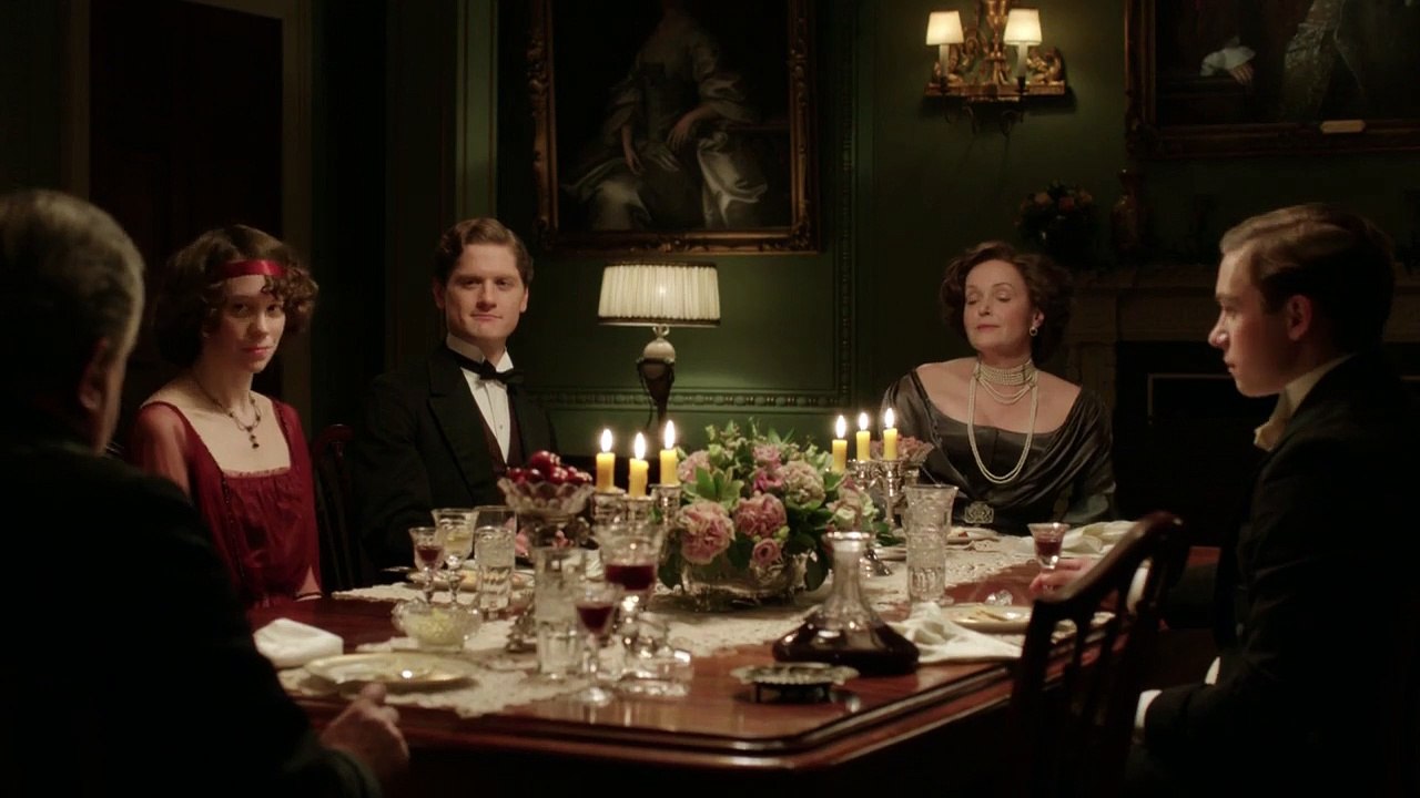 Un inspecteur vous demande Bande-annonce (DE)