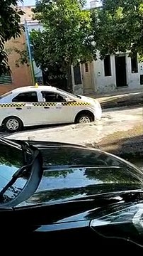 Un cráter con líquidos cloacales se tragó un taxi en Italia 1.400
