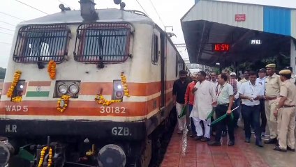 ढाई वर्ष बाद पटरी पर लौटी सवाईमाधोपुर-मथुरा पैसेंजर टे्रन