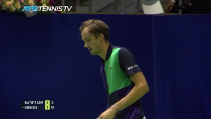 Astana - Medvedev s'amuse avec Bautista-Agut et rejoint Djokovic en demie