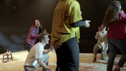 Escena grabada durante una representación de '400 días sin luz'