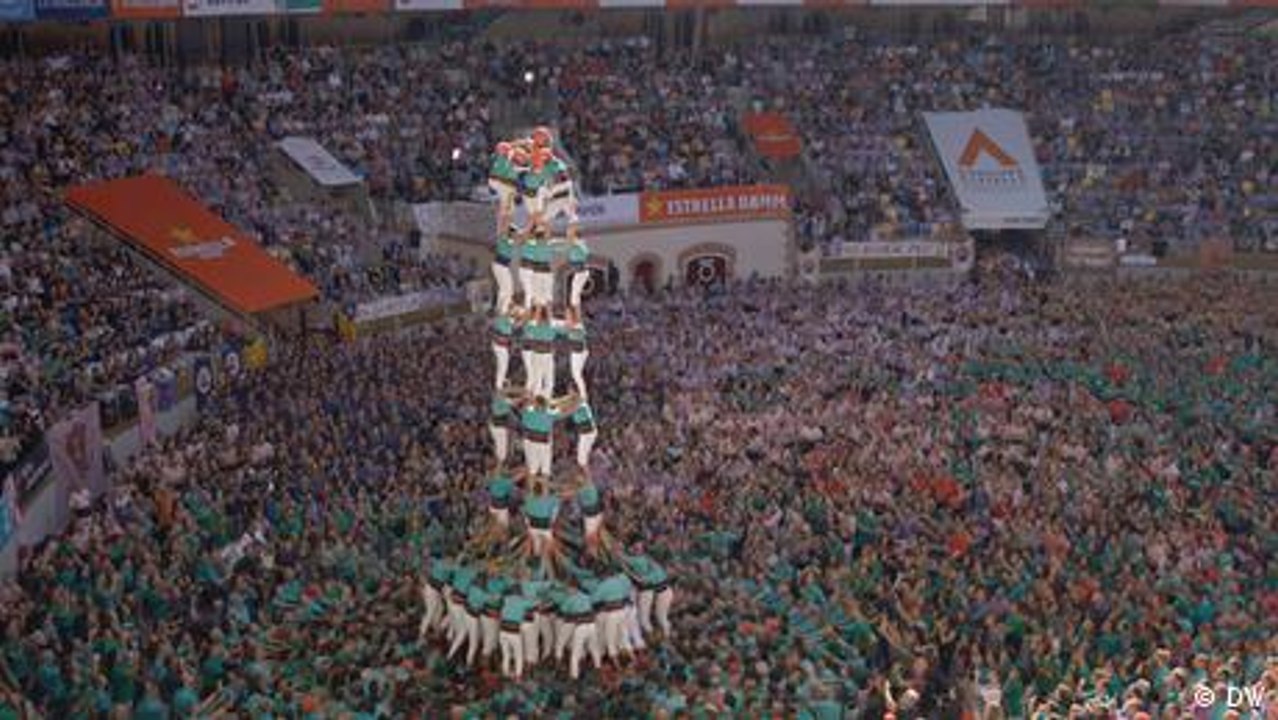 Hoch hinaus: wer baut die höchste Menschenpyramide?