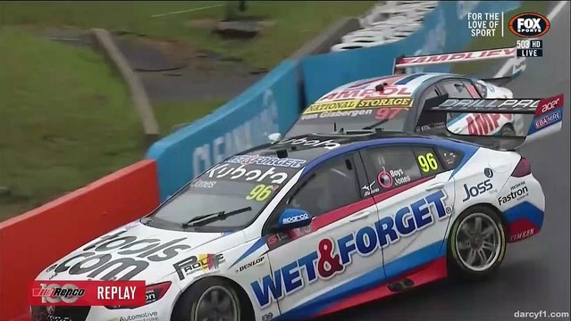 V8 Supercars Bathurst 2022 Qualifying Van Gisbergen Jones Crash