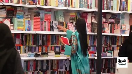 روائي سعودي: الإقبال على معرض الرياض يعيد النظر في مسألة الارتهان للكتب الإلكترونية