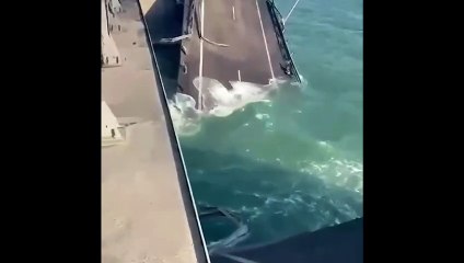 Crimea, il ponte di Kerch dopo l'esplosione - Video