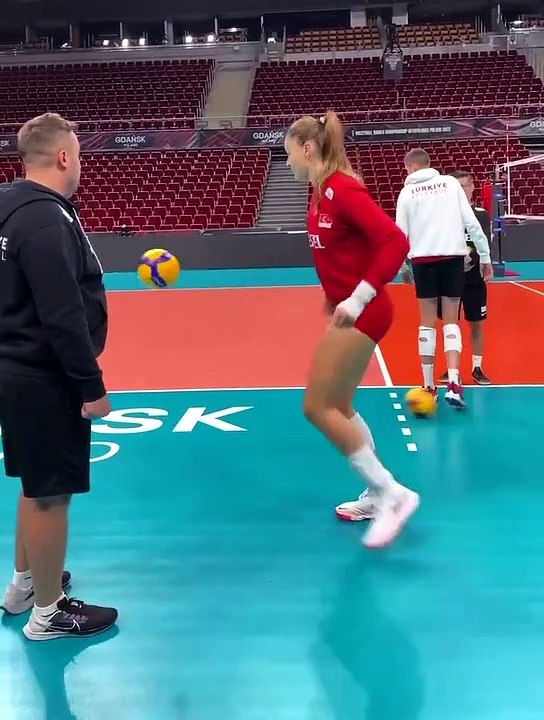 Zehra Güneş'ten futbol şov!