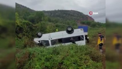 Son dakika haber... Minibüs şarampole yuvarlandı: 1 yaralı