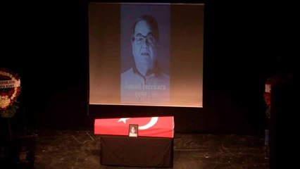 Oyuncu İsmail İncekara için İstanbul Tekel Sahnesi'nde anma töreni düzenlendi
