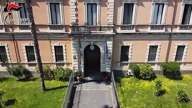 Mineo , sequestrata una discarica abusiva di auto fuori uso: tre denunciati