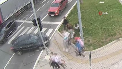 Son Dakika | Samsun'da ilginç kazalar kamerada... Tır, kırmızı ışıkta bekleyen otomobilleri önlerine katıp sürükledi