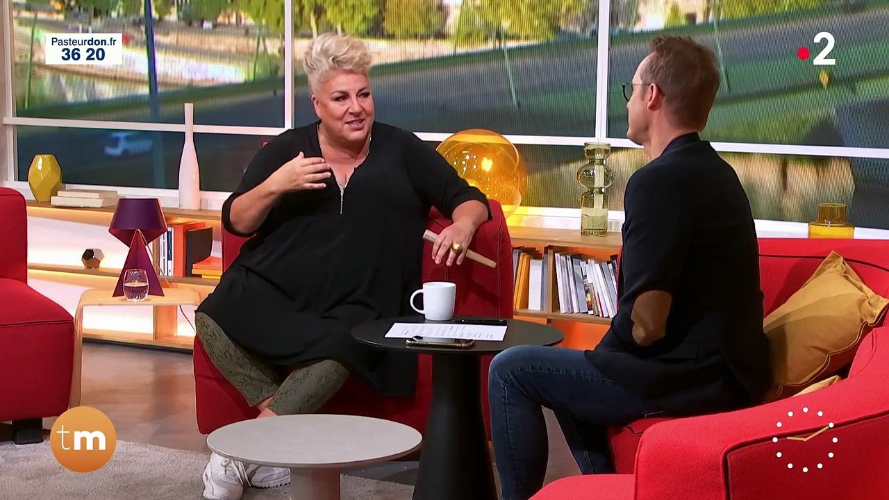 GALA - VIDÉO - Emmanuel Macron : “Il est en train de se faire mal”, Marianne James revient sur cette séquence culte